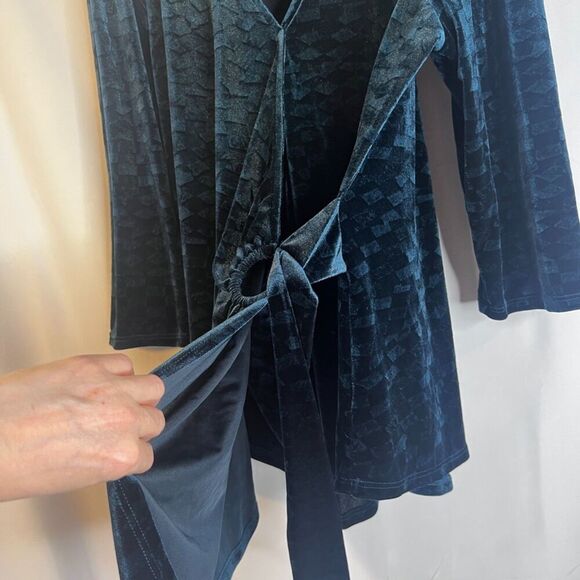 Beacon Apparel Green Velvet Faux Wrap w/ Ring Vneck Blouse Size 2X - Picture 6 of 12
